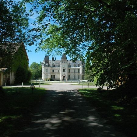 Chateau-Hotel De Nieuil Exterior foto
