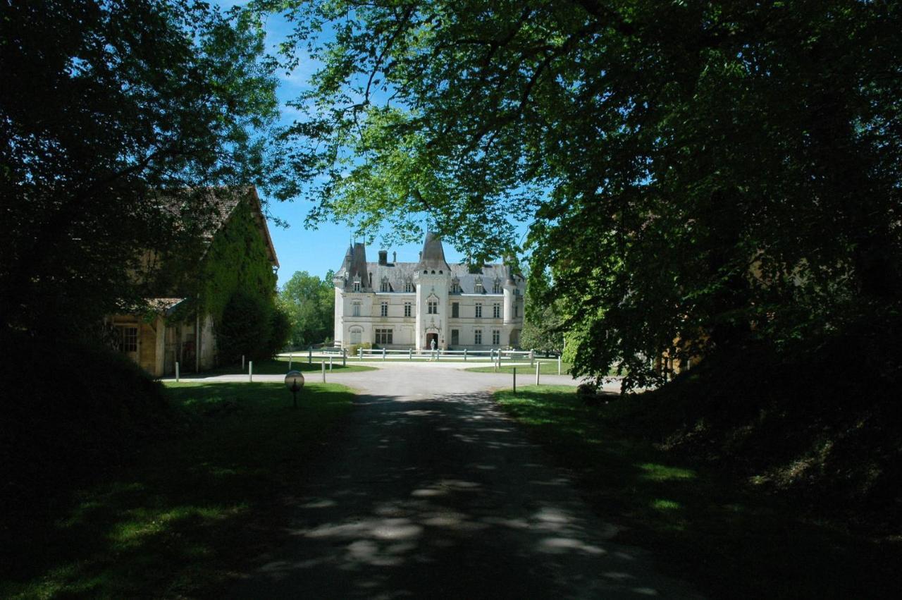 Chateau-Hotel De Nieuil Exterior foto